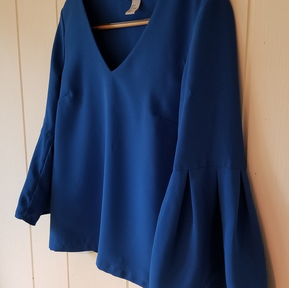 H&M bell sleeve blouse - Picture 2 of 6